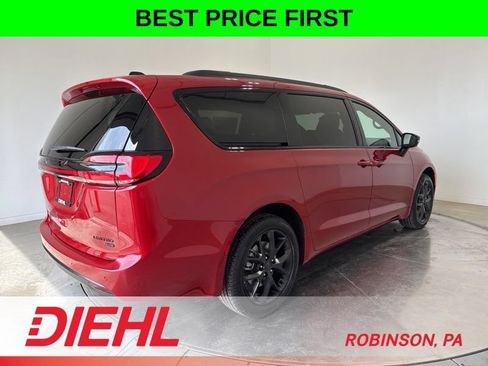 New 2027 Chrysler Pacifica Limited AWD/4WD image 7
