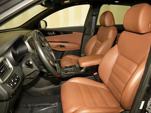 Used 2019 Kia Sorento SX image 14