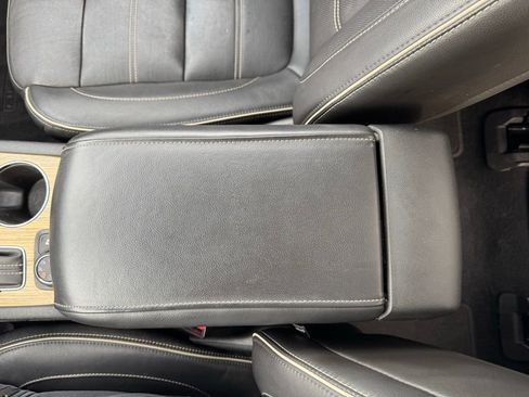 Used 2019 GMC Acadia Denali image 31