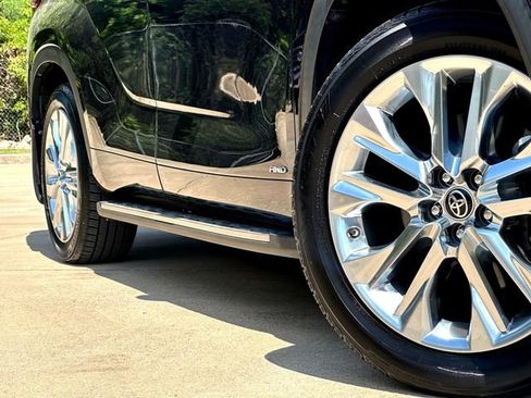 Used 2022 Toyota Highlander Limited AWD/4WD image 6