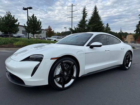 Used 2022 Porsche Taycan image 5