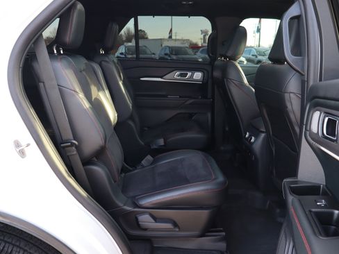 Used 2025 Ford Explorer ST image 12