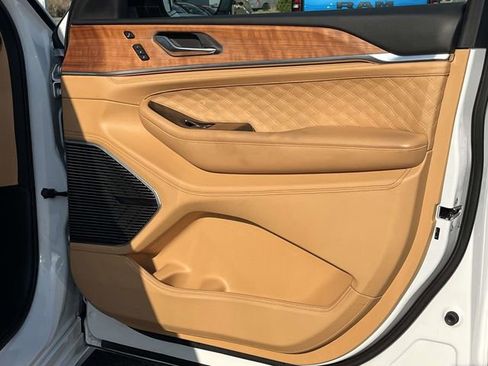 Used 2022 Jeep Grand Cherokee Summit image 27