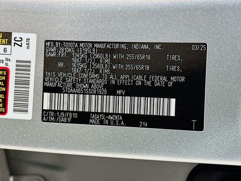 Used 2025 Toyota Grand Highlander AWD image 12