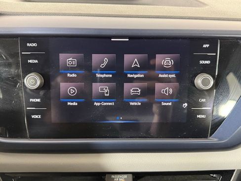 Used 2022 Volkswagen Taos SE image 11