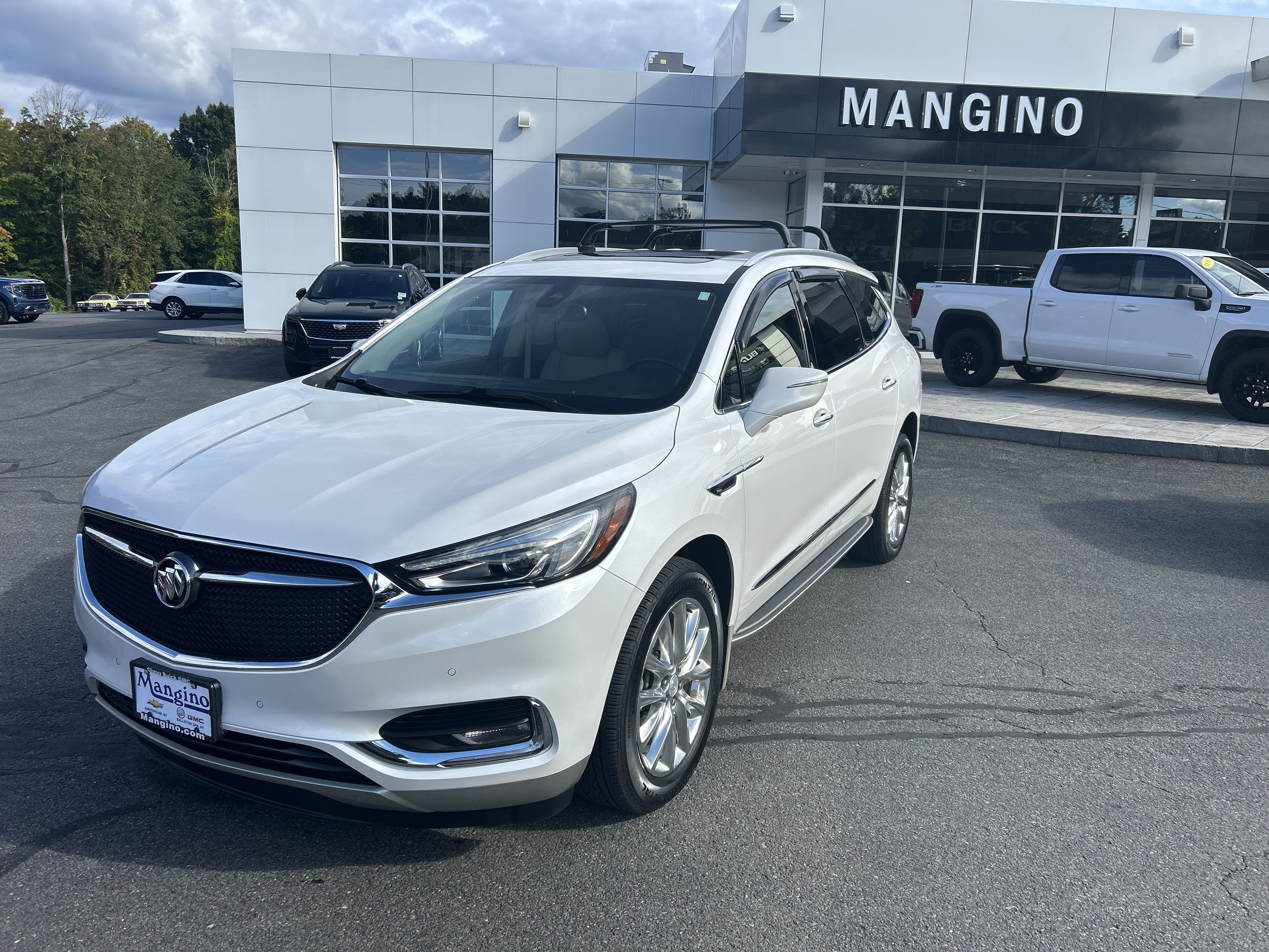 Used 2020 Buick Enclave Premium w/ Sun and Sites Package AWD/4WD image 1