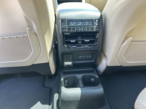 New 2026 Jeep Grand Cherokee L Limited w/ Luxury Tech Group II RWD image 38