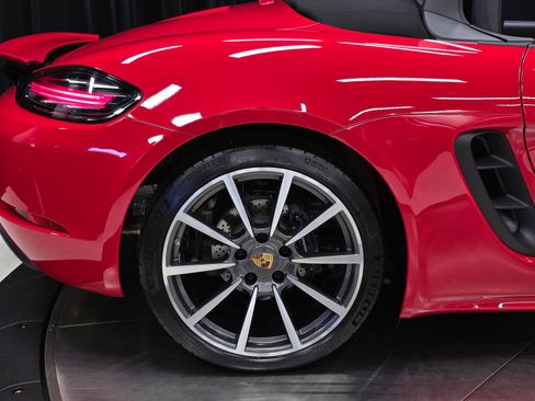 Used 2021 Porsche 718 Boxster RWD image 40