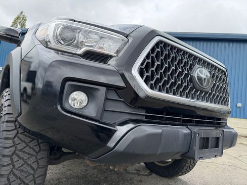 Used 2018 Toyota Tacoma TRD Off-Road AWD/4WD image 33