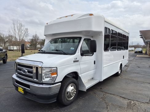 Used 2021 Ford E-350 and Econoline 350 Super Duty w/ Shuttle Bus Prep Package image 4
