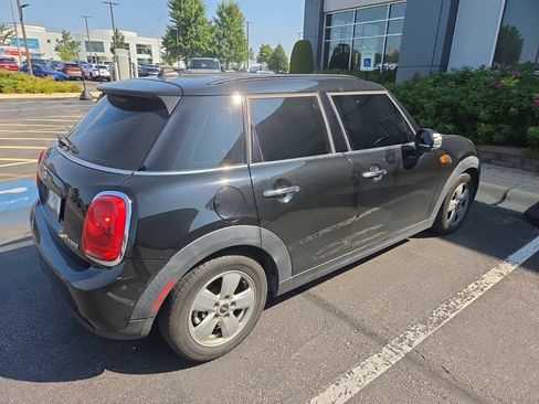 Used 2016 MINI Cooper 4-Door Hardtop FWD image 5