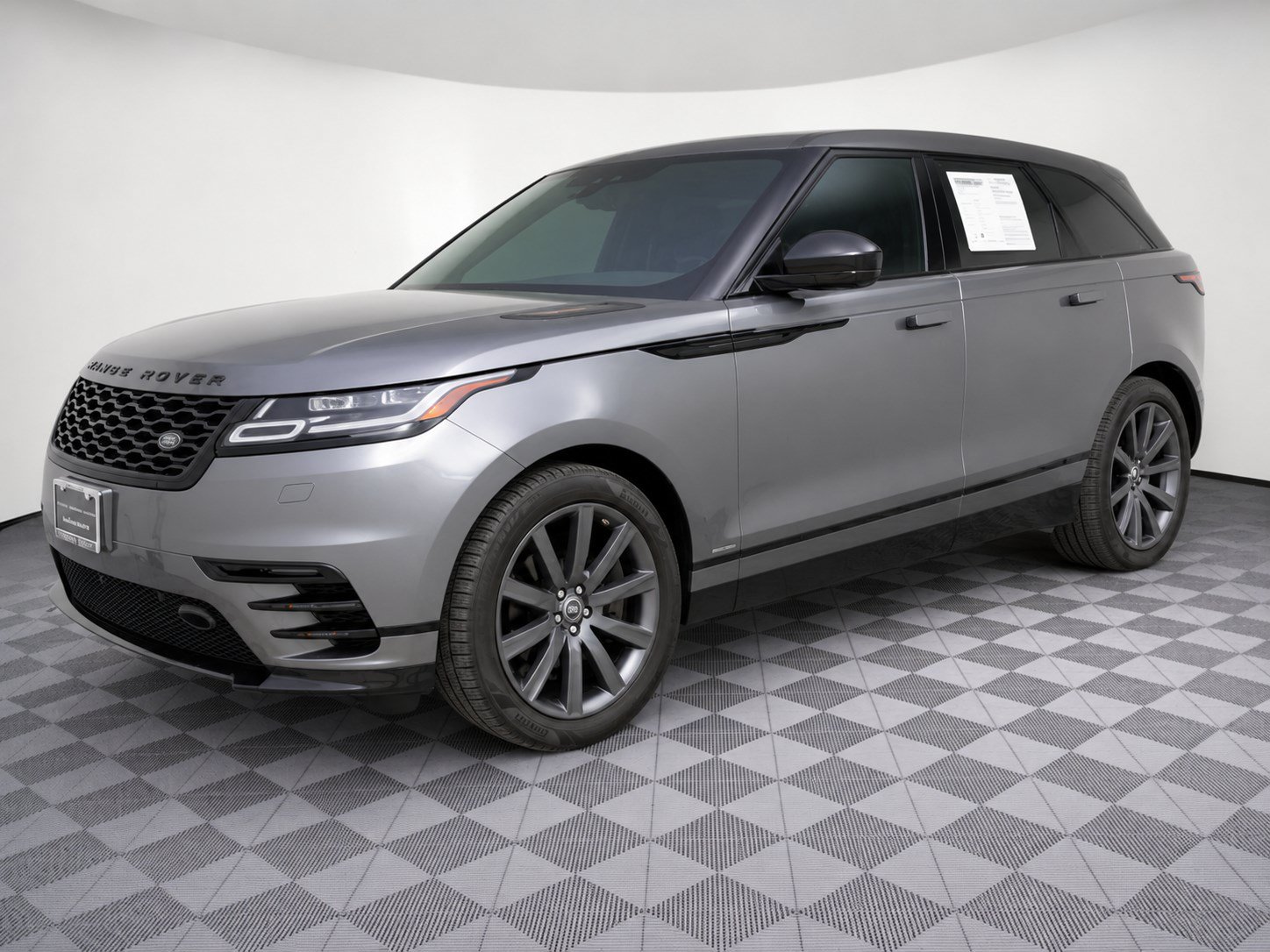 Used 2018 Land Rover Range Rover Velar R-Dynamic HSE AWD/4WD image 1