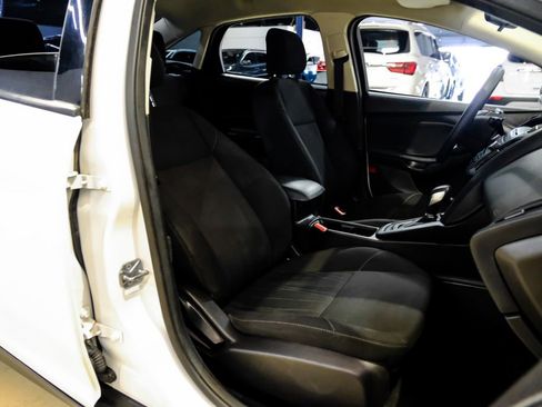 Used 2017 Ford Focus SE image 31
