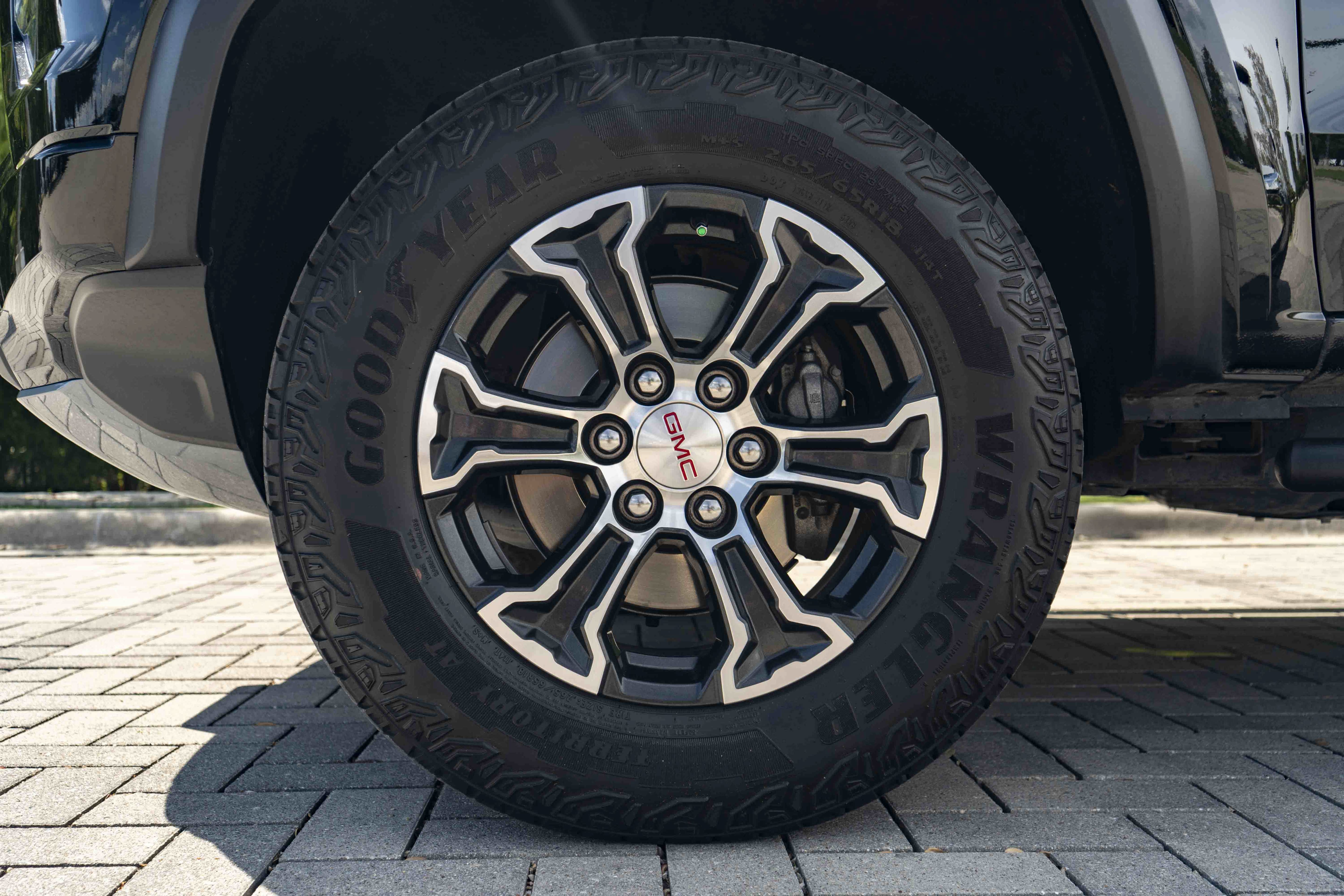 Used 2024 GMC Canyon AT4 w/ Technology Package AWD/4WD image 13