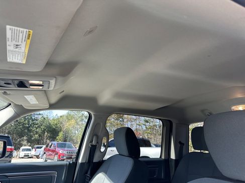 Used 2022 RAM 1500 Classic SLT image 32