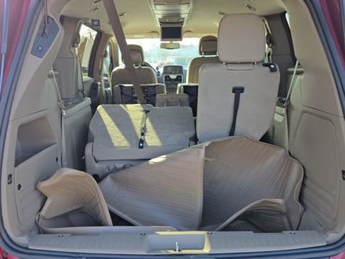 Certified 2016 Chrysler Town & Country Touring-L w/ Driver Convenience Group image 20