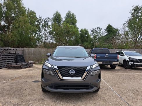 Used 2023 Nissan Rogue SV image 2