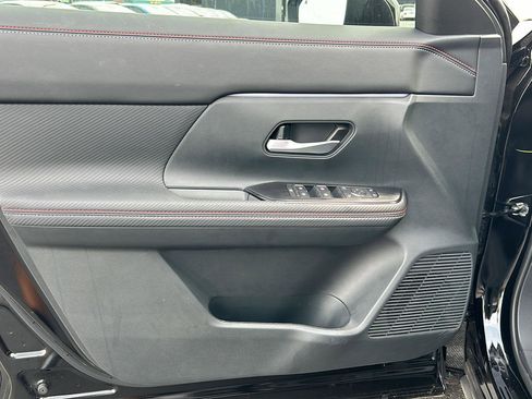 New 2025 Nissan Kicks SR image 13