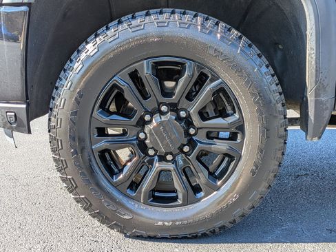 Used 2023 GMC Sierra 2500 Denali w/ Denali Black Diamond Edition image 13