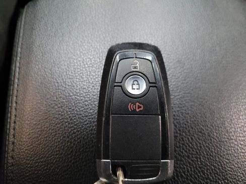 Used 2018 Ford Explorer XLT AWD/4WD image 32