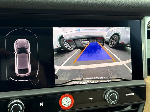 Certified 2025 Porsche Macan image 23