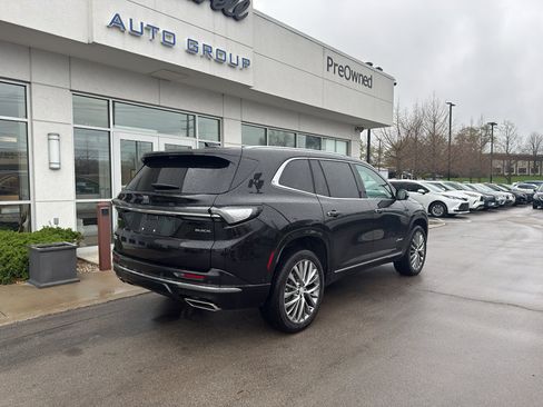 Used 2025 Buick Enclave Avenir w/ Super Cruise Package image 3