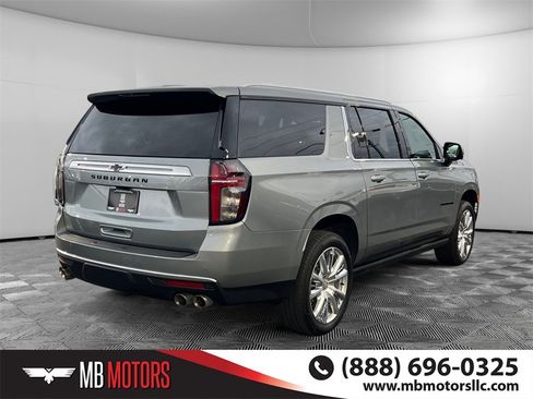 Used 2024 Chevrolet Suburban High Country image 3
