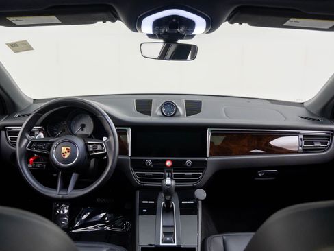 Used 2022 Porsche Macan S w/ Premium Package image 10