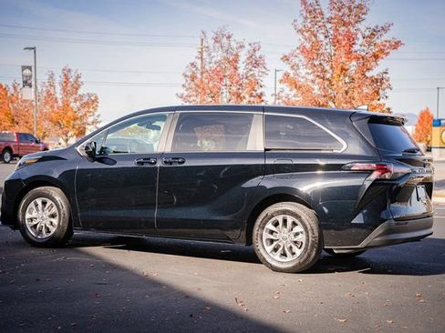 Used 2024 Toyota Sienna LE image 10