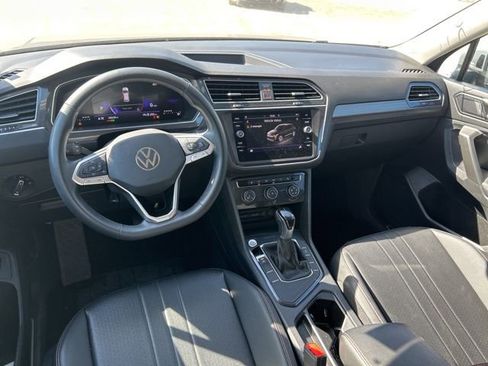 Used 2024 Volkswagen Tiguan SE image 14