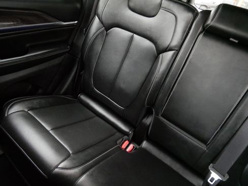 Used 2023 Jeep Grand Cherokee Overland w/ Adv Protech Group III image 12