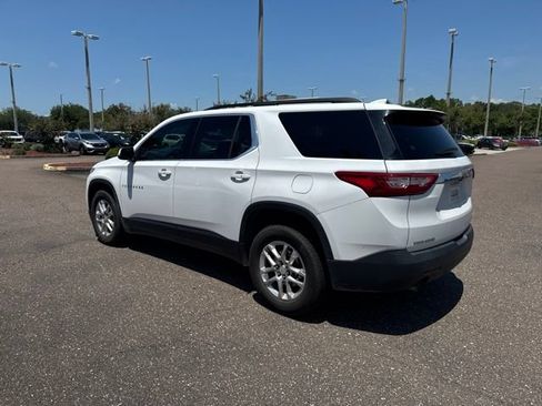 Used 2021 Chevrolet Traverse LT FWD image 3