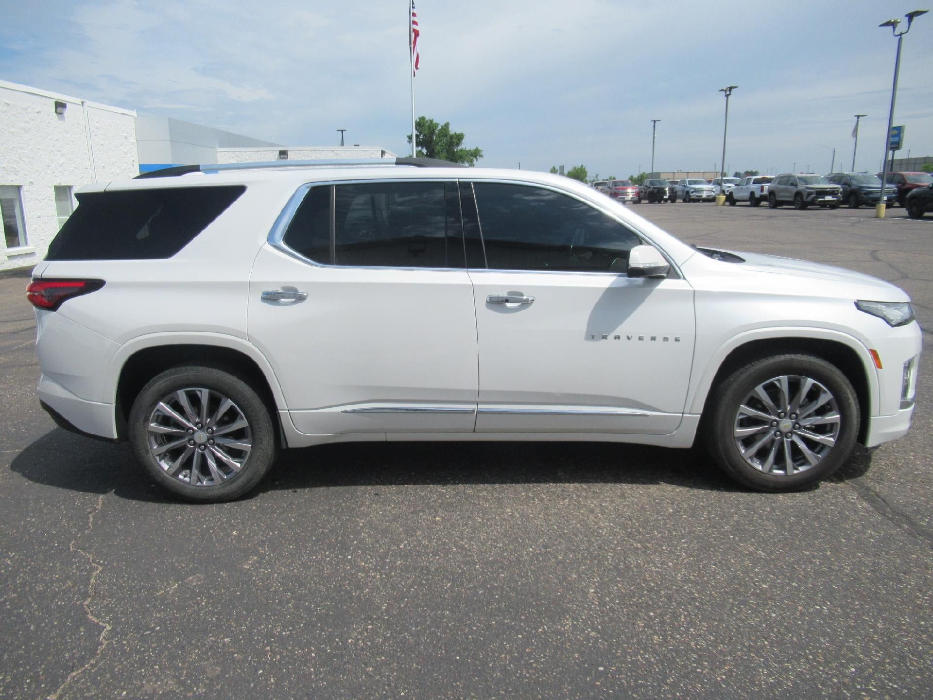 Certified 2022 Chevrolet Traverse Premier w/ LPO, Floor Liner Package AWD/4WD image 5