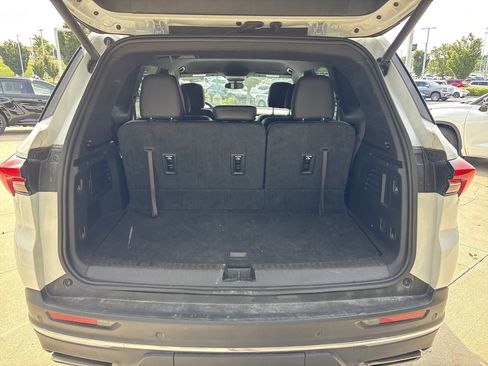 Used 2025 Buick Enclave Preferred AWD/4WD image 31