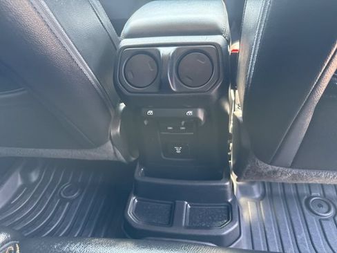 Used 2022 Jeep Wrangler Unlimited Sahara AWD/4WD image 31