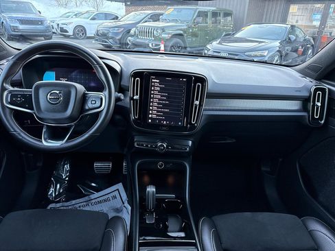 Used 2021 Volvo XC40 P8 Recharge w/ Climate Package image 52