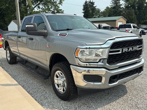 Used 2024 RAM 2500 Tradesman w/ Chrome Appearance Group AWD/4WD image 10