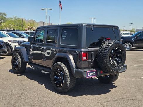 Used 2019 Jeep Wrangler Unlimited Sahara AWD/4WD image 8