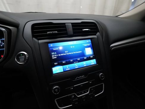 Used 2020 Ford Fusion SE w/ Equipment Group 151A FWD image 6