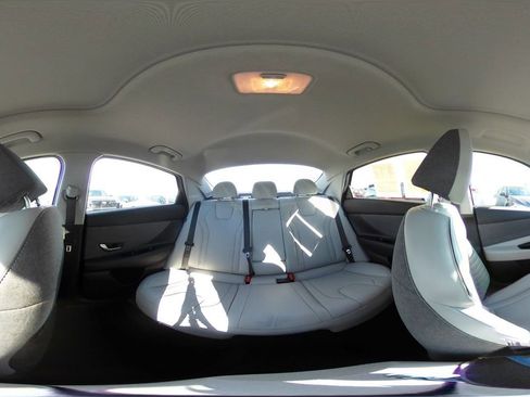 Used 2025 Hyundai Elantra Limited image 43