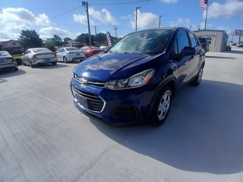 Used 2017 Chevrolet Trax LS FWD image 1