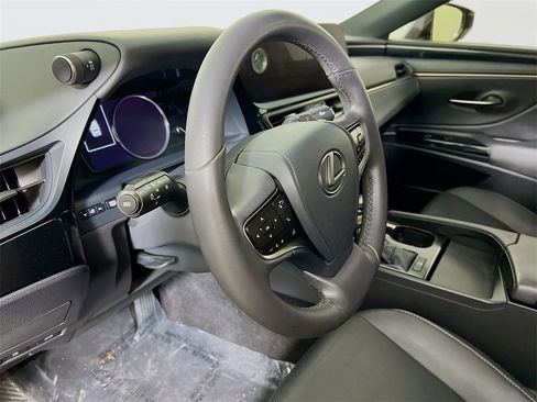 Used 2023 Lexus ES 350 image 7