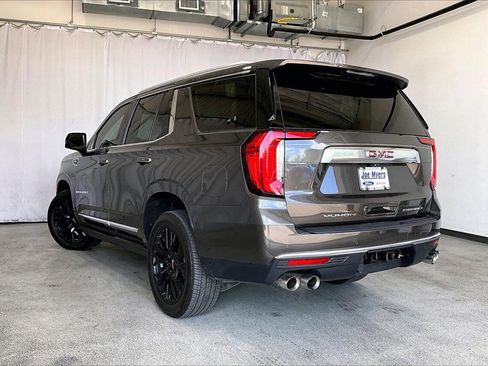 Used 2021 GMC Yukon Denali w/ Denali Premium Package image 5