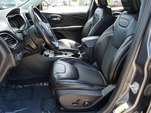 Used 2019 Jeep Cherokee Trailhawk w/ Comfort/Convenience Group AWD/4WD image 10