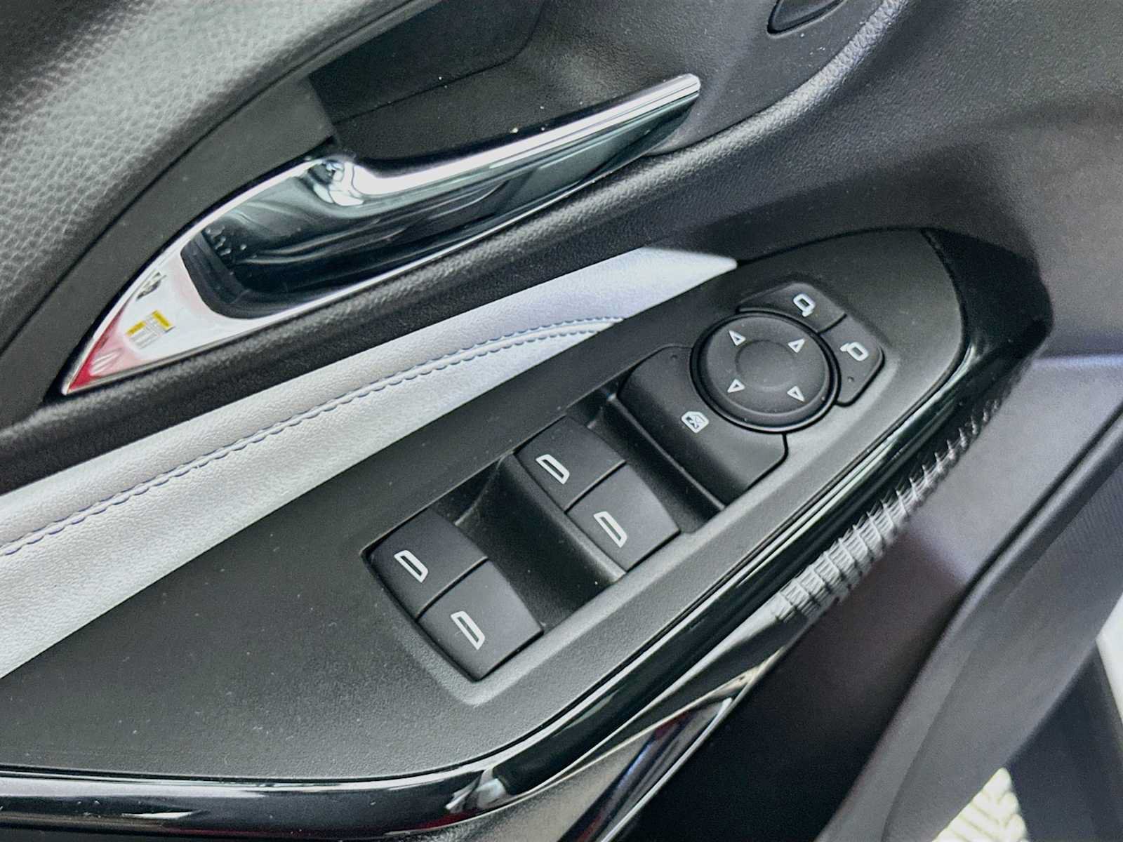 Used 2025 Chevrolet Trax LT w/ Sunroof Package FWD image 16
