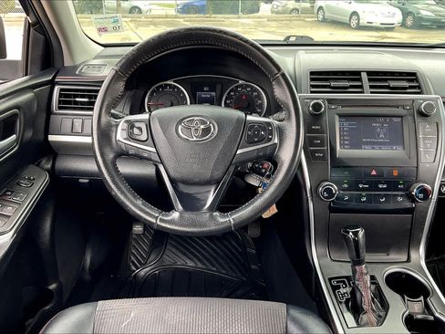 Used 2017 Toyota Camry LE FWD image 6