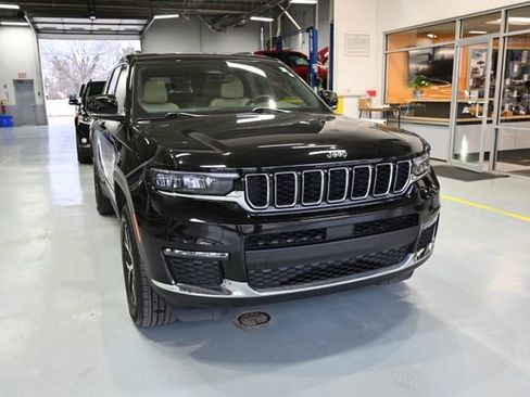 Used 2023 Jeep Grand Cherokee L Limited image 3