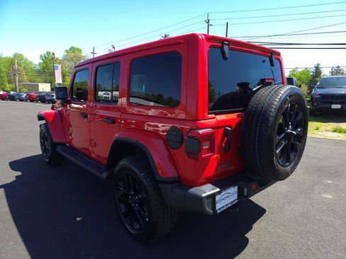 Used 2025 Jeep Wrangler Unlimited Sahara AWD/4WD image 8