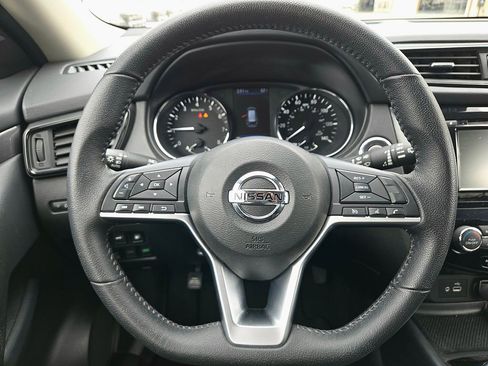 Used 2019 Nissan Rogue SV image 11