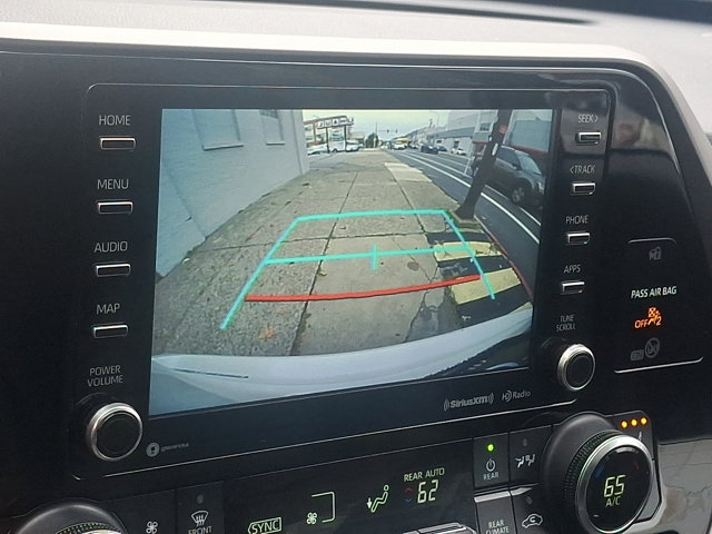 Used 2020 Toyota Highlander XLE AWD/4WD image 22